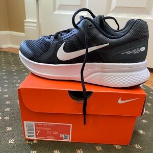 Women’s brand new, never worn, in box Nike Run Swift 2 sneakers